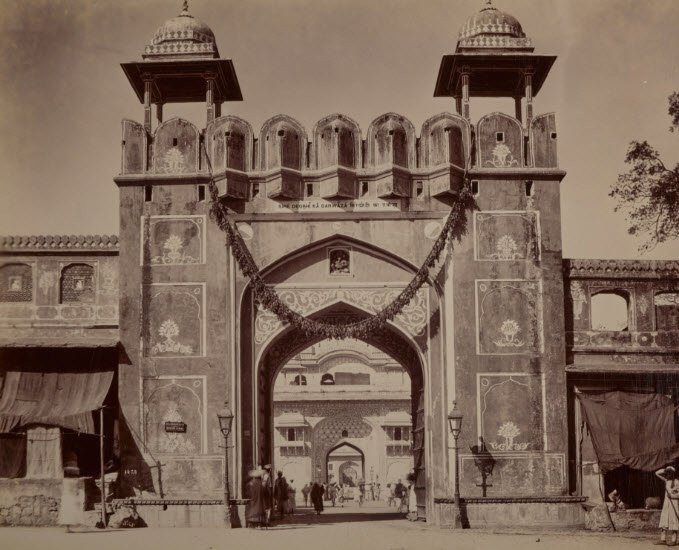 Sireh Deori Gate, Jaipur, Rajasthan - Vushii.com